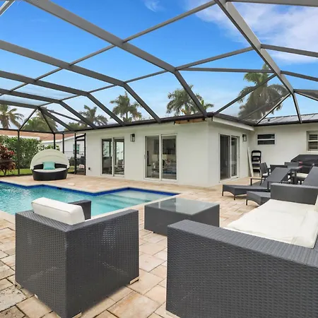 Pool Home In The Heart Of Naples!